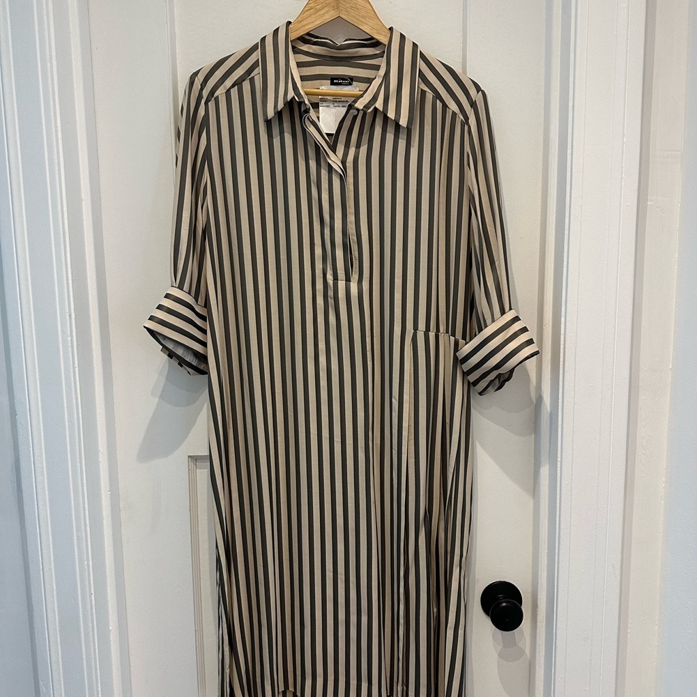 Beautifully made Italian Kiton dress with tag.  Size 12
